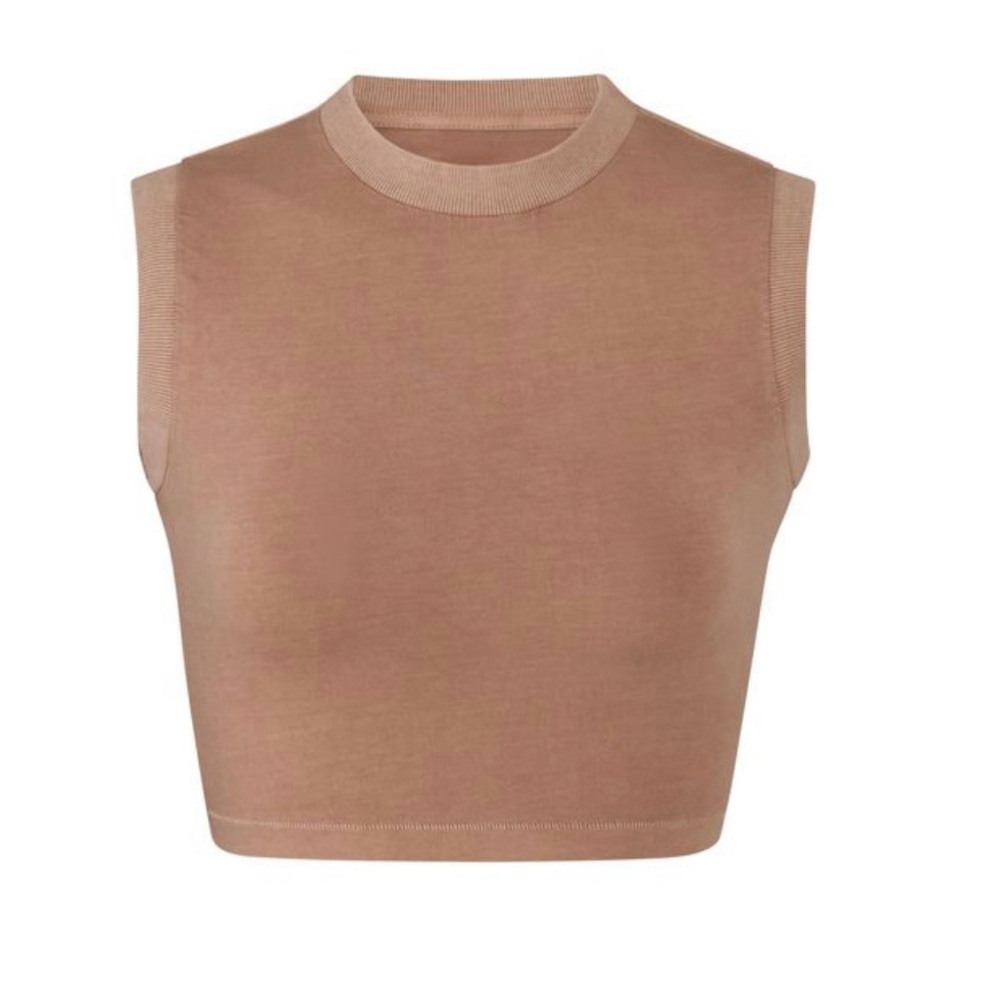 Skims outdoor crop tank